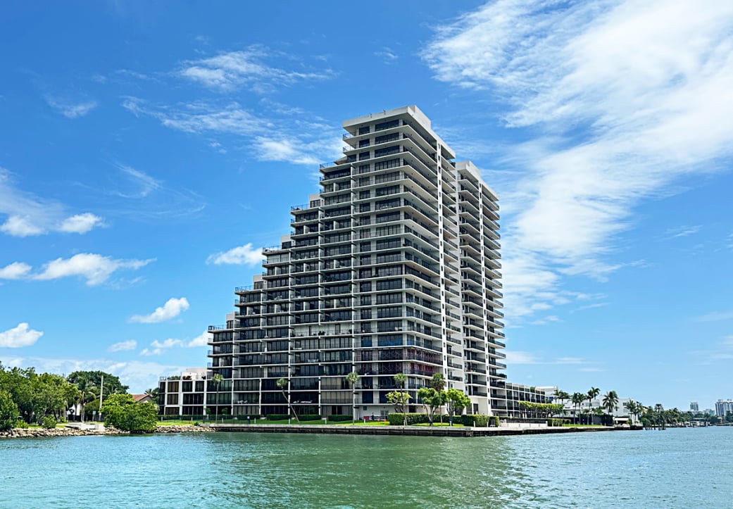 1000 Venetian Way Condo