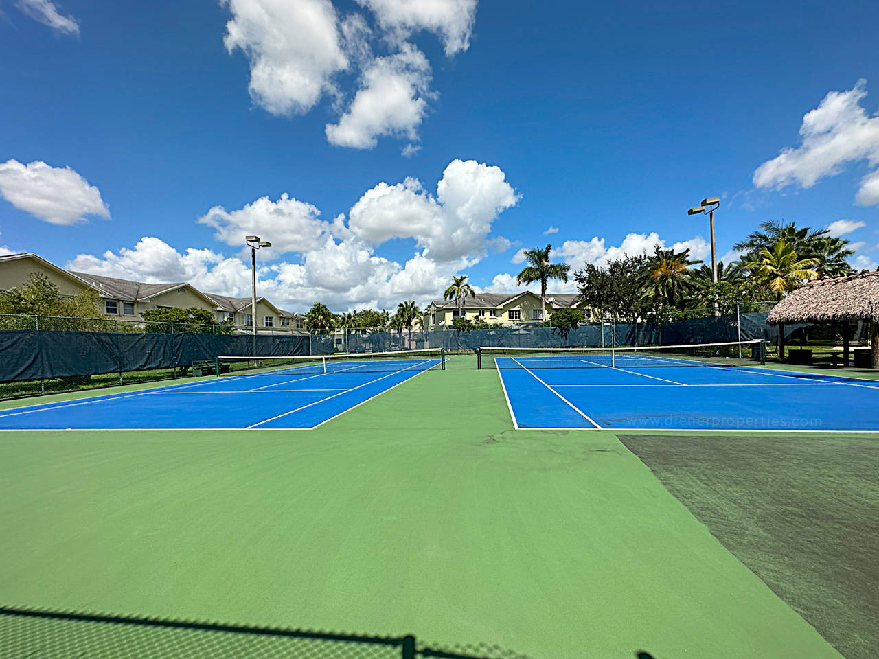 Amaretto Kendall - Tennis Courts