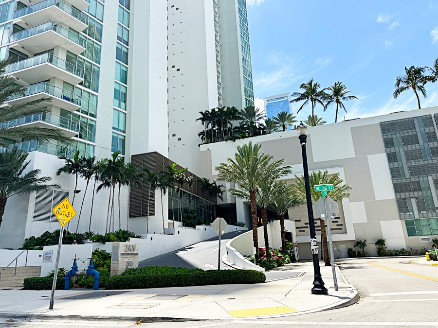 Biscayne Beach Residences - Valet Entrance